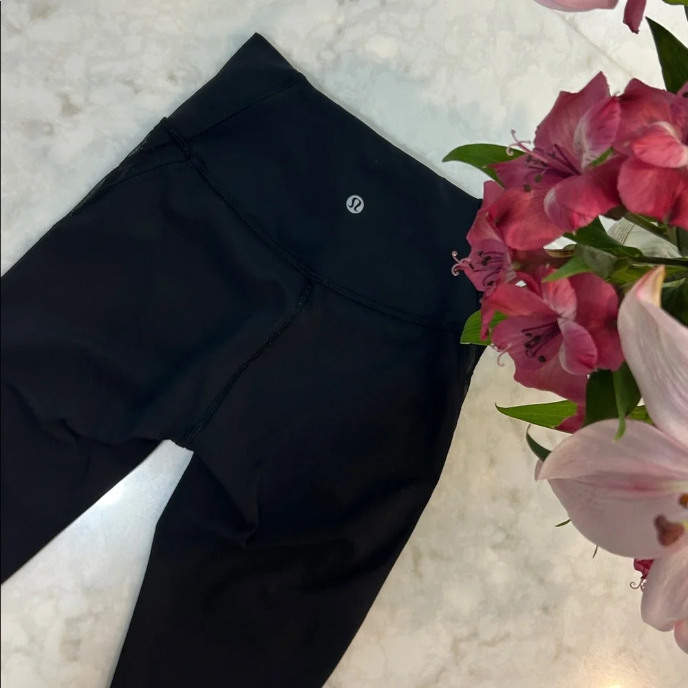 Lululemon Fresh in Mesh - Crop Leggings